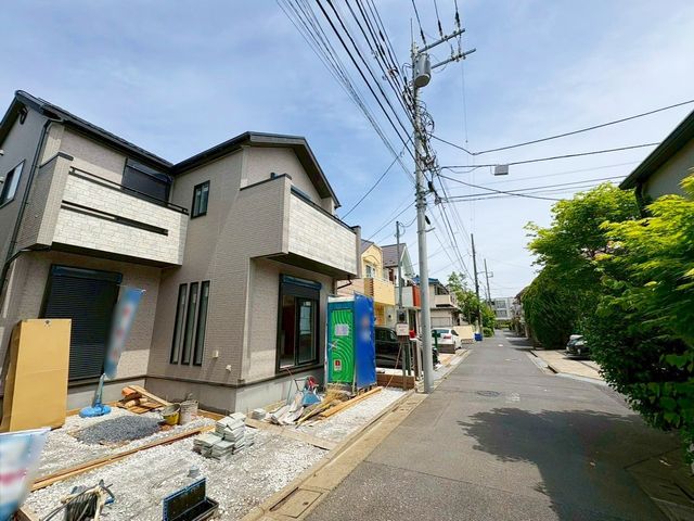 ���n�O�ώʐ^ �O�ʓ��H�͎Ԓʂ肪���Ȃ��r�C�K�X�⑛�����C�ɂ����������ƕ�点�܂��B���q�l�̒ʊw�����S���đ���o�����Ƃ��o���A���S���◎���������Z�����d��������Ƀs�b�^���ł���i�B�e���F2026.4.24�j