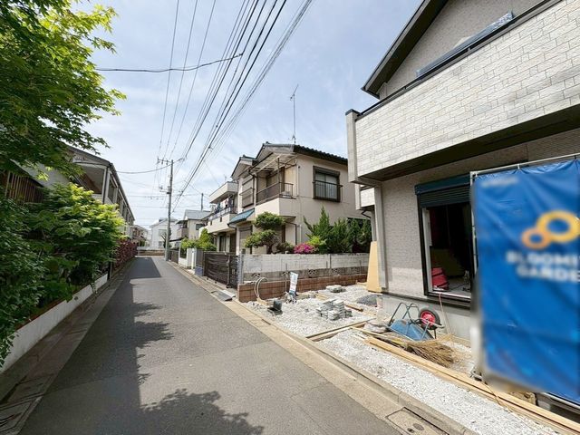 ���n�O�ώʐ^ �O�ʓ��H�͎Ԓʂ肪���Ȃ��r�C�K�X�⑛�����C�ɂ����������ƕ�点�܂��B���q�l�̒ʊw�����S���đ���o�����Ƃ��o���A���S���◎���������Z�����d��������Ƀs�b�^���ł���i�B�e���F2026.4.24�j