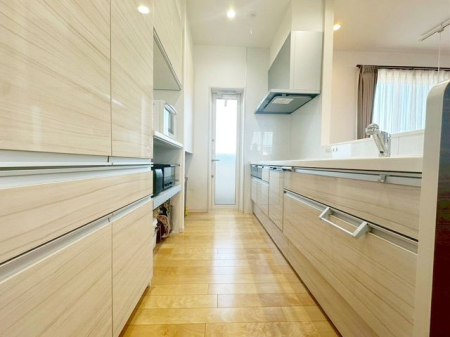 �L�b�`�� �L�b�`���X�y�[�X�ɂ͂��������D���ȕ��ɂ��������J�b�v�{�[�h�t���􂨍D���ȐH���O���X�����[�ł��A�L�b�`����肪�X�b�L�����܂��I�ǂ�Ȃ��M��J�b�v��u�����y���݂ł��ˁ�i2�K�L�b�`���j