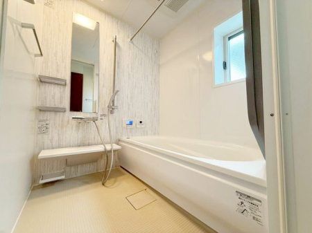 ���� �����������L�΂���L���Ń����b�N�X���ʂ�����1�؃T�C�Y�̃��j�b�g�o�X�͉Ƒ��ł̓��������₷���T�C�Y�ł��B�􂢏���L���̂ł��q�l�ƈꏏ�Ƀo�X�^�C�����y���߂܂���i2�K�o�X�j