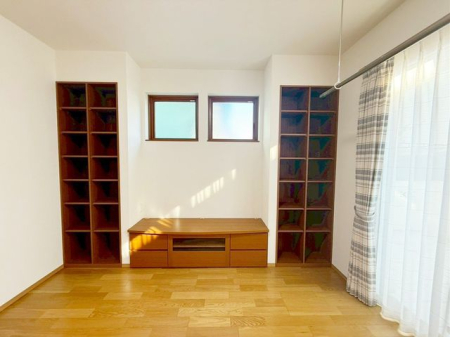 ���[ �e�����Ɏ��[������̂ŁA���Z��Ԃ��L�����p���邱�Ƃ��ł��A��������Ƃ����������߂����܂����m���₨�ו����������񂠂�ꍇ�͎��[�I��u���Ă���Ɏ��[�̓A�b�v���ł��܂��I�i1�K���r���O�j