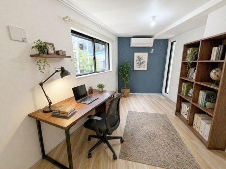 ���̑����� �J���I�Ȃ������ł��d�����ł��܂��B���t���b�V������ׂɗאڂ̒�ɂ��o�邱�Ƃ��ł��A�d�����͂��ǂ肻���ł��B�D�݂̂悤�ɉƋ��z�u���č�ƌ���UP�I�i�Ƌ��CG�ɂȂ�܂��j