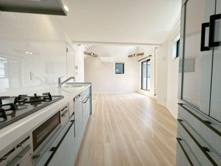 �L�b�`�� �L�b�`���X�y�[�X�ɂ͂��������D���ȕ��ɂ��������J�b�v�{�[�h�t���􂨍D���ȐH���O���X�����[�ł��A�L�b�`����肪�X�b�L�����܂��I�ǂ�Ȃ��M��J�b�v��u�����y���݂ł��ˁ�i�B�e���F2026.4.26�j