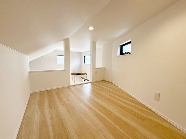 ���[ ���r���O�㕔�̓��t�g�ɂȂ��Ă��܂��B���i�g��Ȃ����ǂ����Ɏ��o�������A�A�A����Ȃ��̂����[���Ă����ƕ֗��ł��I�L�X�Ƃ��Ă���̂ł���������[���ł��܂��I�i�B�e���F2026.4.26�j