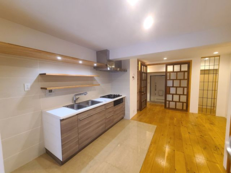 �L�b�`�� �L�b�`�����̂ɂ��Ȃ�̎��[�͂�����܂��B�ؐ��I�ɂ��C�ɓ���̐H�������̂������ł��ˁB