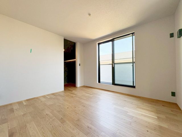 ���̑����� ��Q���͂��������ȍL���ŁA���[�͂��L�x�ł��I���[�N�X�y�[�X���̃R�[�i�[����ꂽ��A�L������������Ƃ���̂ŁA�Ƌ�̔z�u�����R���݁����z�̋�Ԃ���ꂿ�Ⴂ�܂���