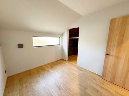 ���̑����� 2�ʍ̌��̂������Ȃ̂ŁA�z�̌������������荞�߂Ė��邢�����ł�������2�ʂ���̂ŊJ�����������ĕ��ʂ����ǍD�ł���|�J�|�J�̂����l�̌�����������C�����̗ǂ���Ԃł�