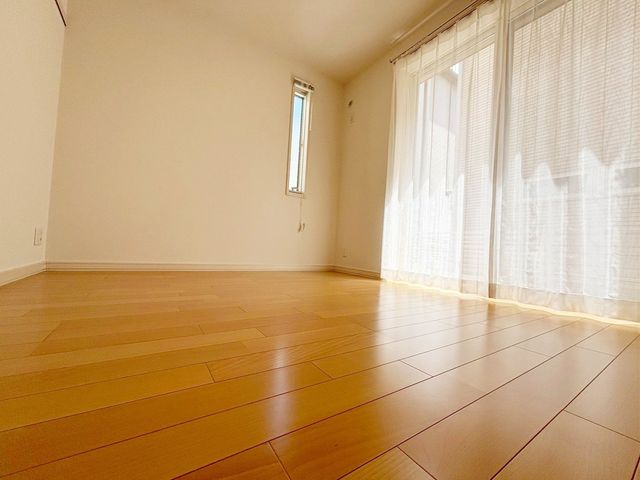 ���[ 2�ʍ̌��̂������Ȃ̂ŁA�z�̌������������荞�߂Ė��邢�����ł�������2�ʂ���̂ŊJ�����������ĕ��ʂ����ǍD�ł���|�J�|�J�̂����l�̌�����������C�����̗ǂ���Ԃł��i�B�e���F2026.5.29�j