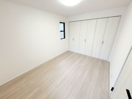 ���̑����� ������̂������Ȃ̂ŁA�z�̌������������荞�߂Ė��邢�����ł�������2�ʂ���̂ŊJ�����������ĕ��ʂ����ǍD�ł���|�J�|�J�̂����l�̌�����������C�����̗ǂ���Ԃł�
