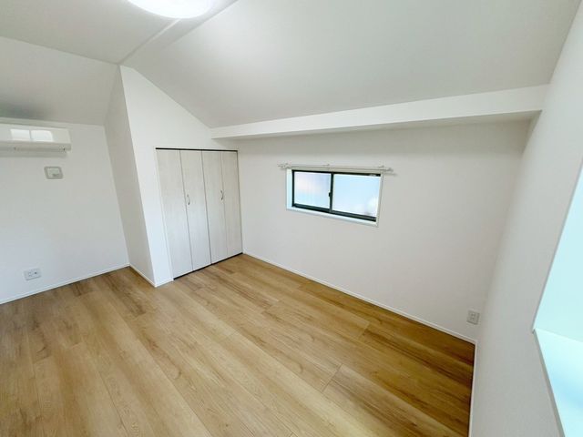 ���̑����� 2�ʍ̌��̂������Ȃ̂ŁA�z�̌������������荞�߂Ė��邢�����ł�������2�ʂ���̂ŊJ�����������ĕ��ʂ����ǍD�ł���|�J�|�J�̂����l�̌�����������C�����̗ǂ���Ԃł��i�B�e���F2026.7.11�j