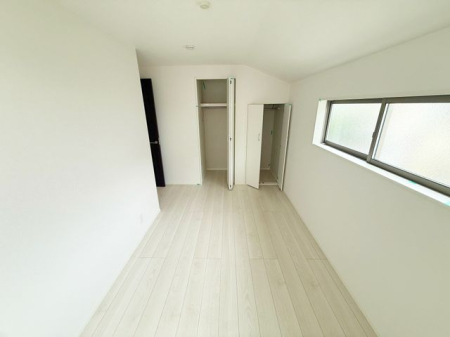 ���̑����� 2�ʍ̌��̂������Ȃ̂ŁA�z�̌������������荞�߂Ė��邢�����ł�������2�ʂ���̂ŊJ�����������ĕ��ʂ����ǍD�ł���|�J�|�J�̂����l�̌�����������C�����̗ǂ���Ԃł��i�B�e���F2026.6.24�j