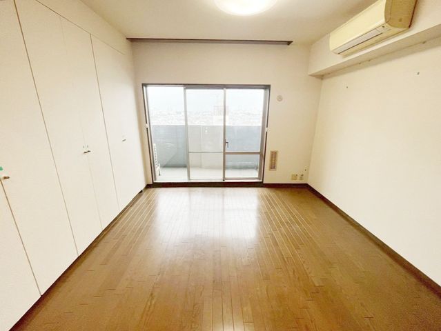 ���̑����� 2�ʍ̌��̂������Ȃ̂ŁA�z�̌������������荞�߂Ė��邢�����ł���|�J�|�J�̂����l�̌�����������C�����̗ǂ���Ԃł��i�B�e���F2026.4.29�j