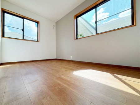�Q�� 2�ʍ̌��̂������Ȃ̂ŁA�z�̌������������荞�߂Ė��邢�����ł�������2�ʂ���̂ŊJ�����������ĕ��ʂ����ǍD�ł���|�J�|�J�̂����l�̌�����������C�����̗ǂ���Ԃł��i�B�e���F2026.8.12�j