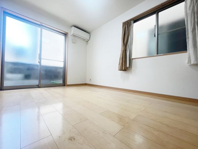 ���̑����� 2�ʍ̌��̂������Ȃ̂ŁA�z�̌������������荞�߂Ė��邢�����ł�������2�ʂ���̂ŊJ�����������ĕ��ʂ����ǍD�ł���|�J�|�J�̂����l�̌�����������C�����̗ǂ���Ԃł��i�B�e���F2026.8.24�j