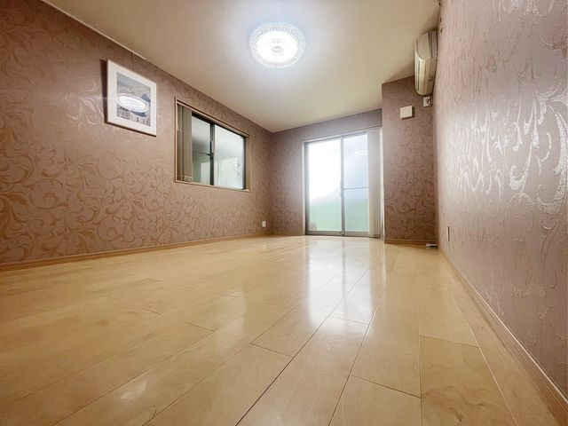 ���̑����� ��Q���͂��������ȍL���ŁA���[�͂��L�x�ł��I���[�N�X�y�[�X���̃R�[�i�[����ꂽ��A�L������������Ƃ���̂ŁA�Ƌ�̔z�u�����R���݁����z�̋�Ԃ���ꂿ�Ⴂ�܂���i�B�e���F2026.8.24�j
