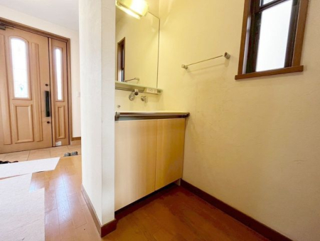 ���̑� 1�K�̘L���ɂ͐������ʉ��ϑ䂪�������܂������ʃ{�E�����傫���̂Ő����⃁�C�N���Ƃ��ɂƂĂ��֗��ł��B���̏����̎��ԂȂǂ��Ƒ��̑������ƒ�ɂ��������|�C���g�ł��ˁ�