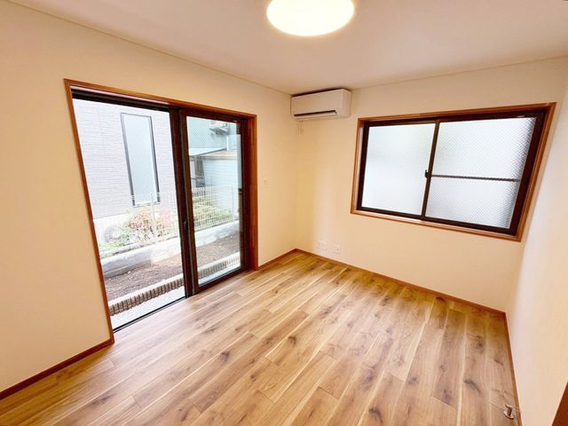 ���̑����� 2�ʍ̌��̂������Ȃ̂ŁA�z�̌������������荞�߂Ė��邢�����ł�������2�ʂ���̂ŊJ�����������ĕ��ʂ����ǍD�ł���|�J�|�J�̂����l�̌�����������C�����̗ǂ���Ԃł�