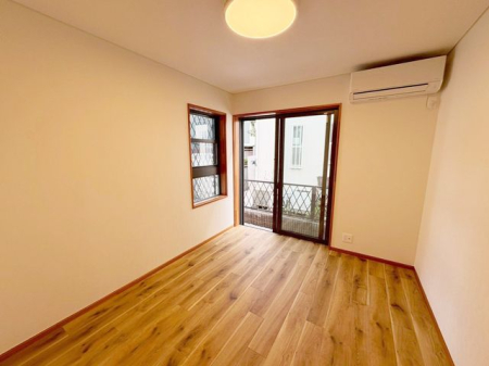 ���̑����� 2�ʍ̌��̂������Ȃ̂ŁA�z�̌������������荞�߂Ė��邢�����ł�������2�ʂ���̂ŊJ�����������ĕ��ʂ����ǍD�ł���|�J�|�J�̂����l�̌�����������C�����̗ǂ���Ԃł�