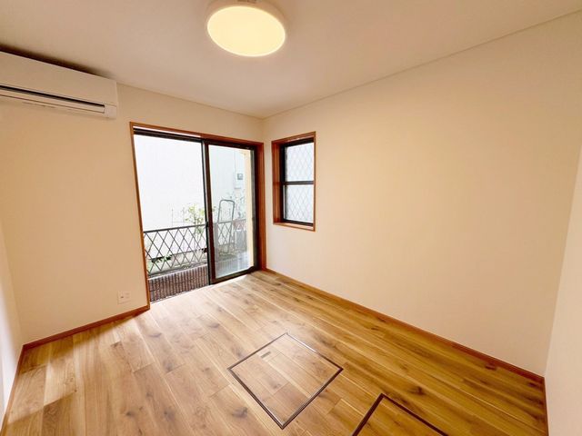���̑����� 2�ʍ̌��̂������Ȃ̂ŁA�z�̌������������荞�߂Ė��邢�����ł�������2�ʂ���̂ŊJ�����������ĕ��ʂ����ǍD�ł���|�J�|�J�̂����l�̌�����������C�����̗ǂ���Ԃł�