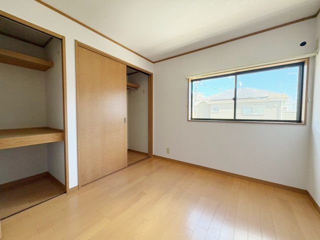 ���̑����� 2�ʍ̌��̂������Ȃ̂ŁA�z�̌������������荞�߂Ė��邢�����ł�������2�ʂ���̂ŊJ�����������ĕ��ʂ����ǍD�ł���|�J�|�J�̂����l�̌�����������C�����̗ǂ���Ԃł��i�B�e���F2026.9.14�j