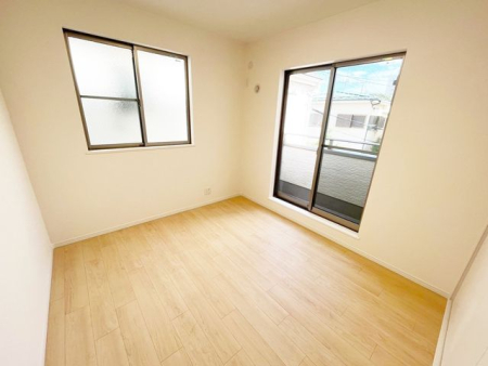 ���̑����� 2�ʍ̌��̂������Ȃ̂ŁA�z�̌������������荞�߂Ė��邢�����ł�������2�ʂ���̂ŊJ�����������ĕ��ʂ����ǍD�ł���|�J�|�J�̂����l�̌�����������C�����̗ǂ���Ԃł��i�B�e���F2026.9.14�j
