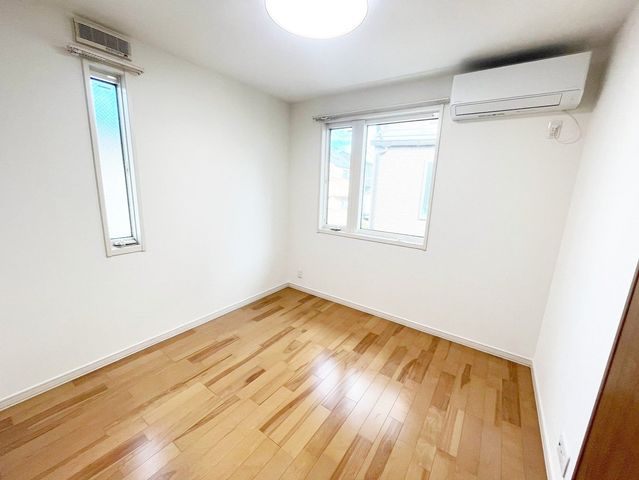 ���̑����� 2�ʍ̌��̂������Ȃ̂ŁA�z�̌������������荞�߂Ė��邢�����ł�������2�ʂ���̂ŊJ�����������ĕ��ʂ����ǍD�ł���|�J�|�J�̂����l�̌�����������C�����̗ǂ���Ԃł��i�B�e���F2026.9.14�j