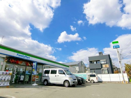 ���ӊ� �t�@�~���[�}�[�g������@����w�O�X �k��6���B 430m